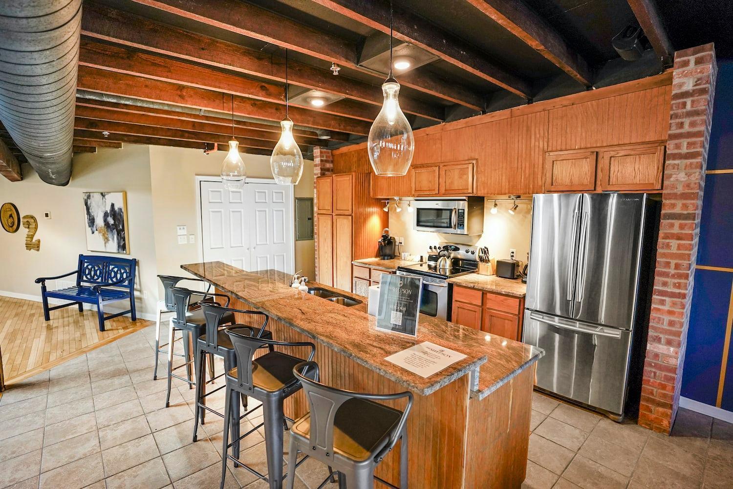 Sleep24 13beds 8br 6ba Swepson Retreat King Holiday home Louisville
